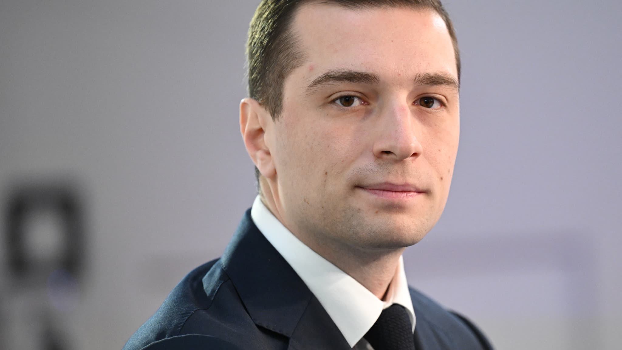 Jordan Bardella Parcours et Influence d'un Leader Politique Français Lycée